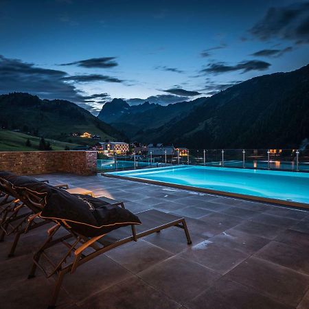 Alpenparks Hotel & Apartment Arlberg Warth Mit Pool Exterior photo