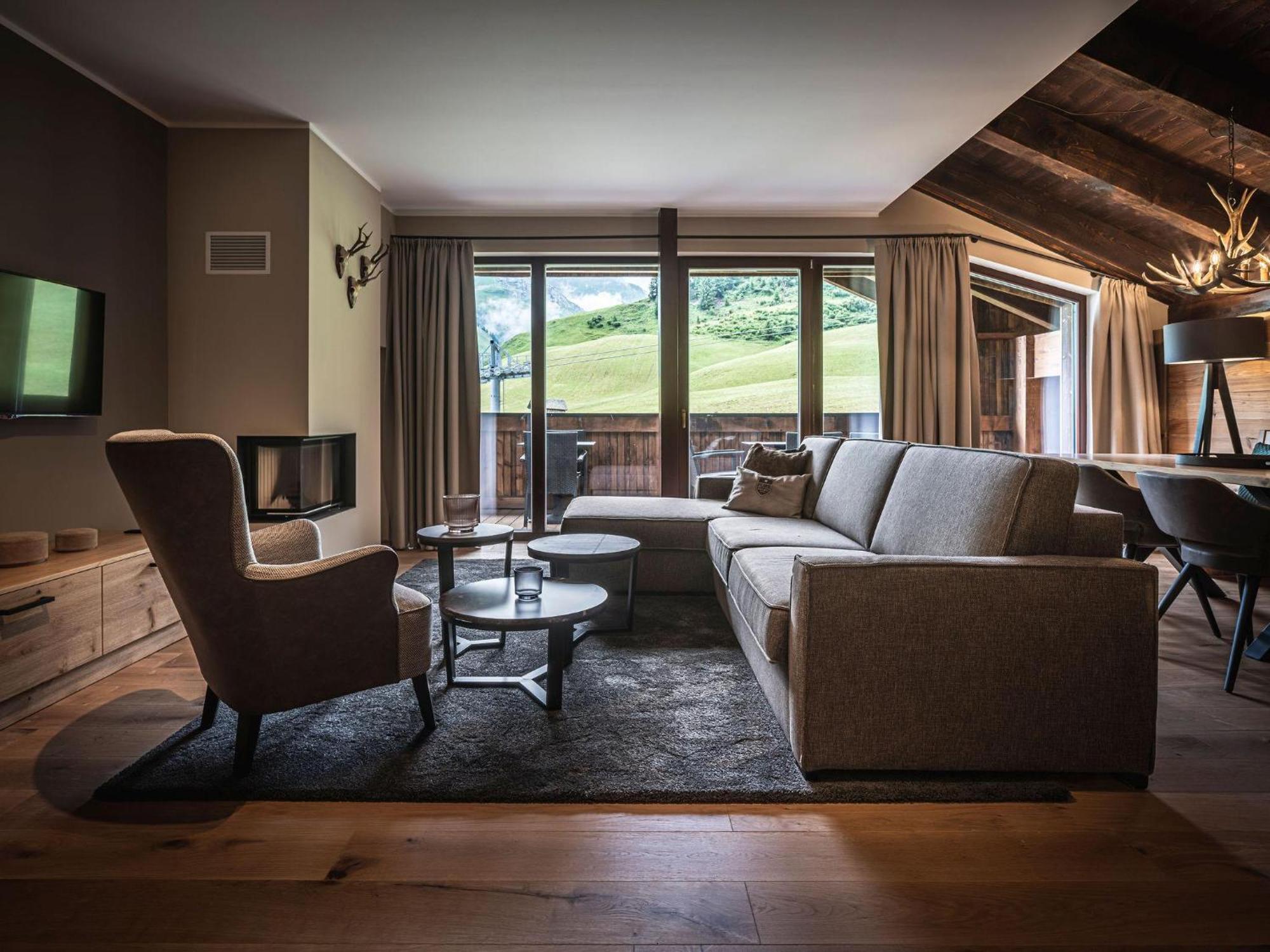 Alpenparks Hotel & Apartment Arlberg Warth Mit Pool Exterior photo