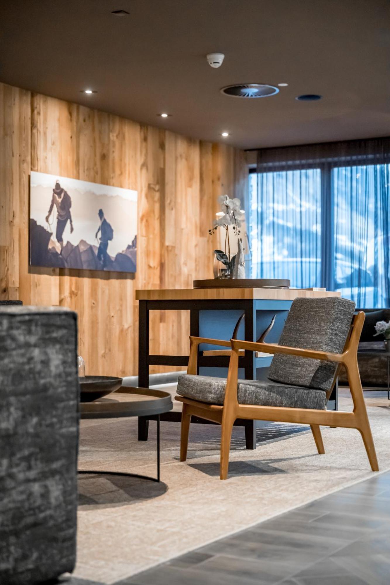 Alpenparks Hotel & Apartment Arlberg Warth Mit Pool Exterior photo