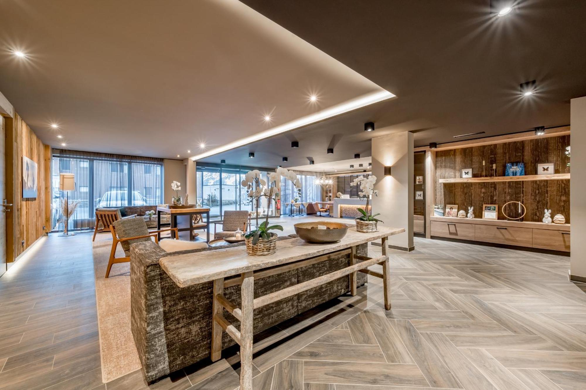 Alpenparks Hotel & Apartment Arlberg Warth Mit Pool Exterior photo