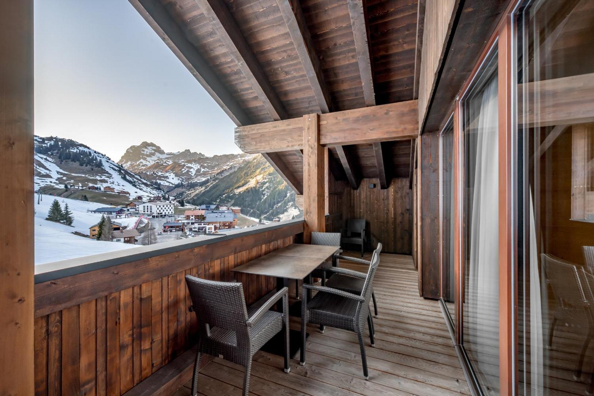 Alpenparks Hotel & Apartment Arlberg Warth Mit Pool Exterior photo