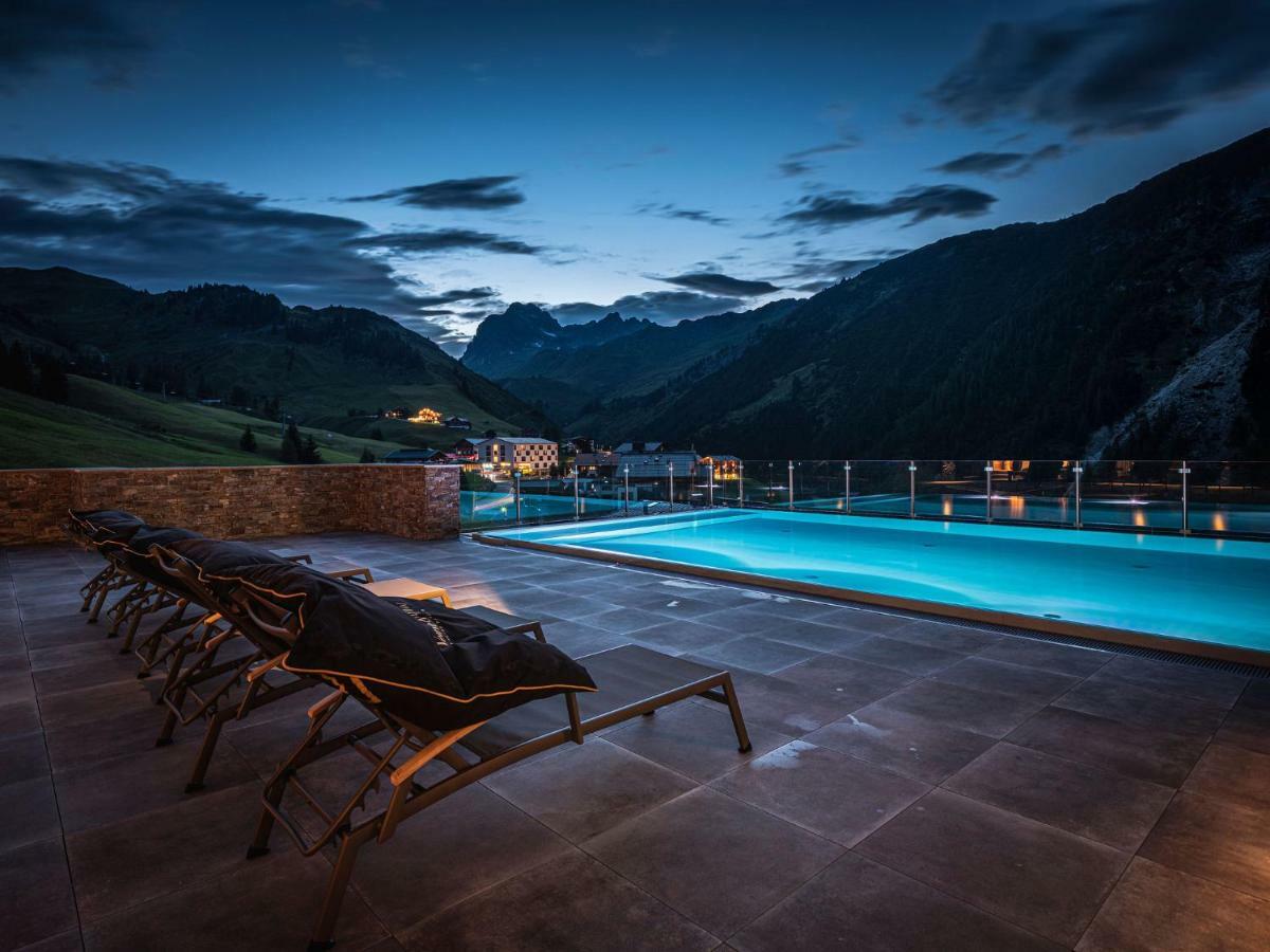 Alpenparks Hotel & Apartment Arlberg Warth Mit Pool Exterior photo
