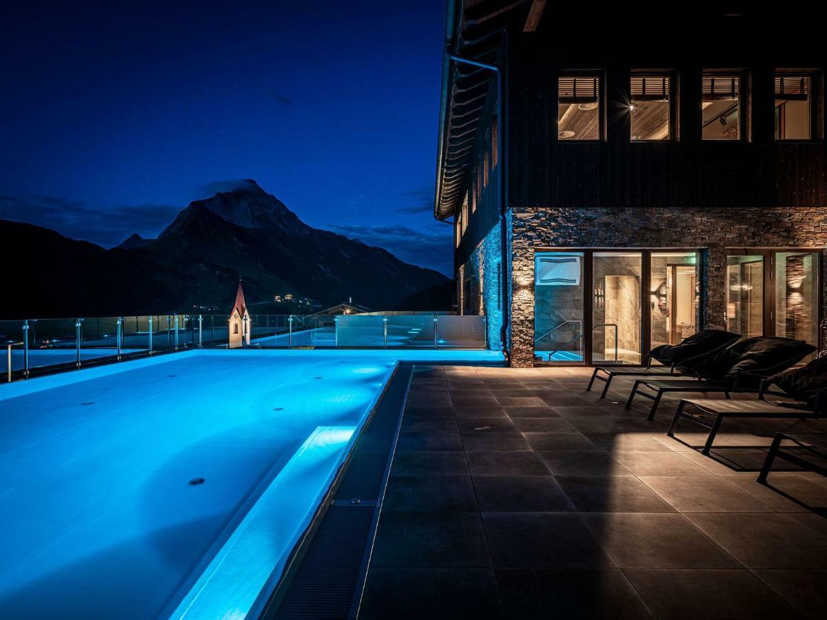 Alpenparks Hotel & Apartment Arlberg Warth Mit Pool Exterior photo