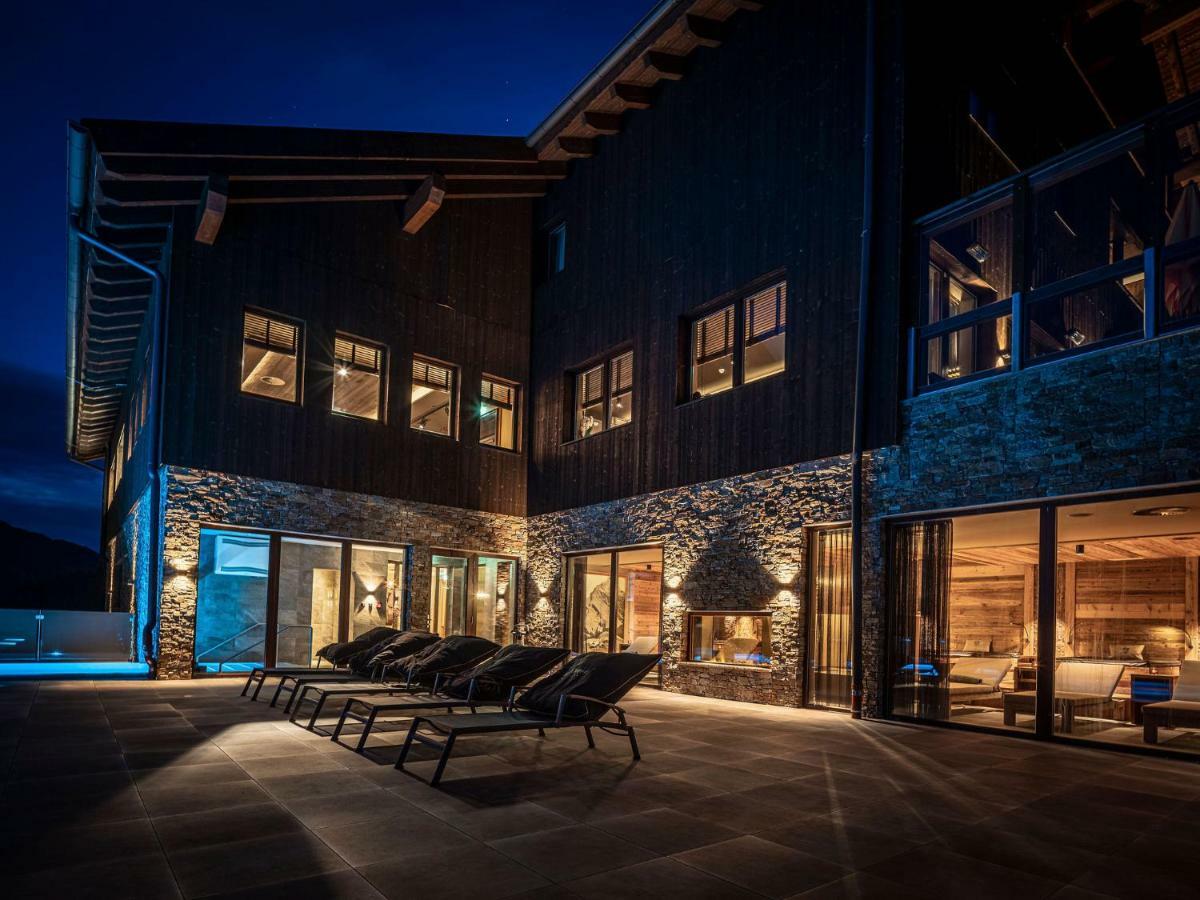 Alpenparks Hotel & Apartment Arlberg Warth Mit Pool Exterior photo
